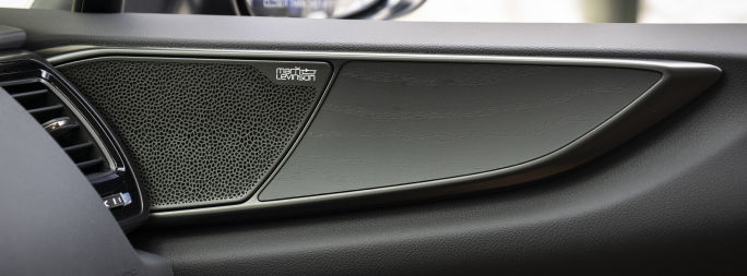 lexus-2026-features-technology-nx450h-plus-mark-levinson-audio-system