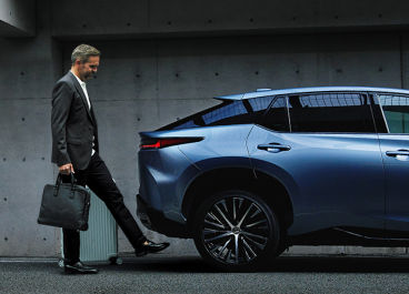 lexus-2026-features-technology-rz-power-back-door-thumb-l