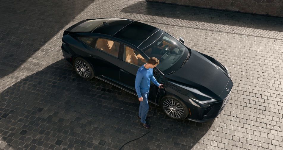lexus-2027-features-performance-es-350e-luxury-plus-caviar-flexible-charging-options-s