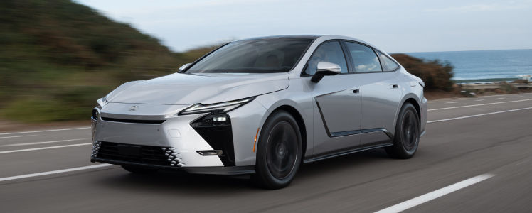 lexus-2027-features-performance-es-350h-premium-iridium-powertrain-es-hybrid-p