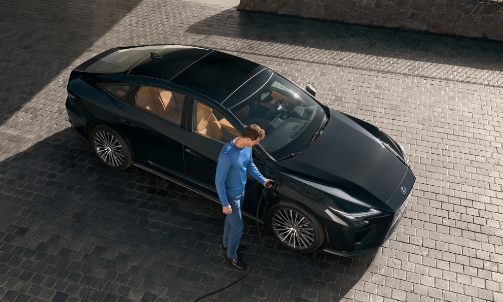 lexus-bev-owners-guide-charging-home-2027-es-350e-luxury-plus-caviar-l