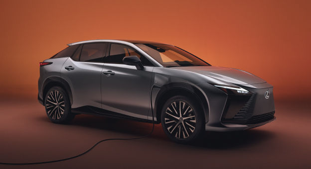 lexus-bev-owners-guide-charging-plug-in-charging-2026-rz-450e-executive-cloudburst-grey-l