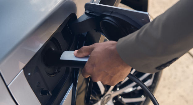 lexus-bev-owners-guide-charging-plug-in-charging-2026-rz-450e-luxury-iridium-l