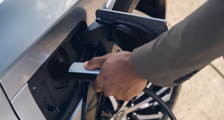 lexus-bev-owners-guide-charging-plug-in-charging-2026-rz-450e-luxury-iridium-p