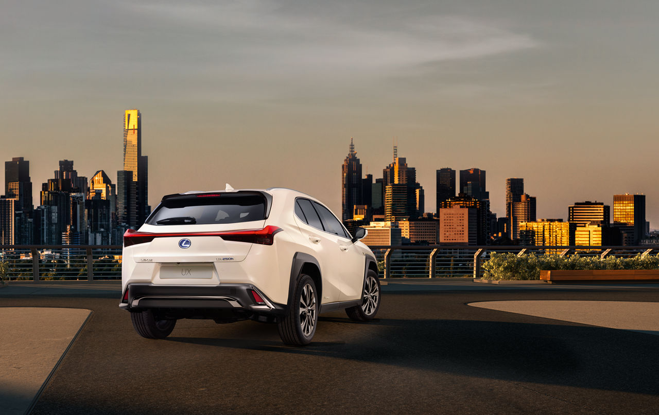 Lexus UX 04