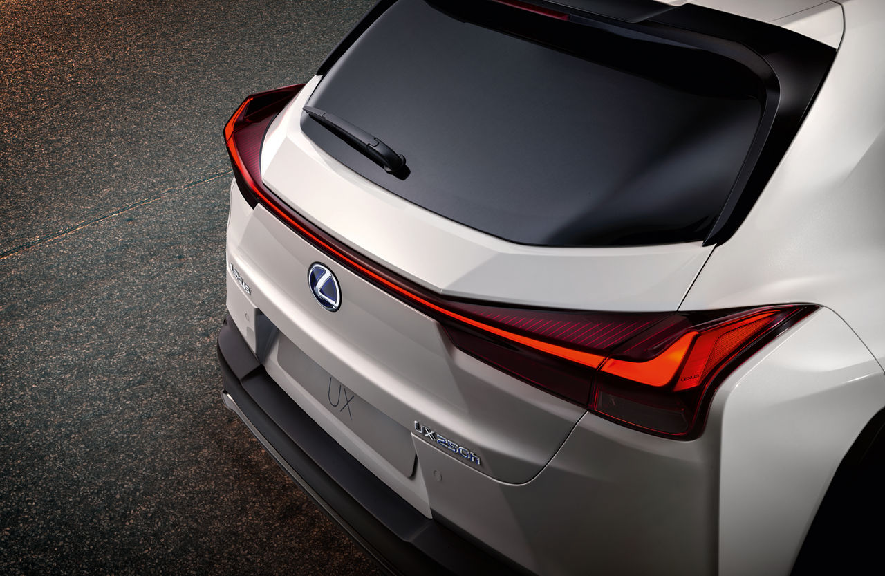 Lexus UX 08