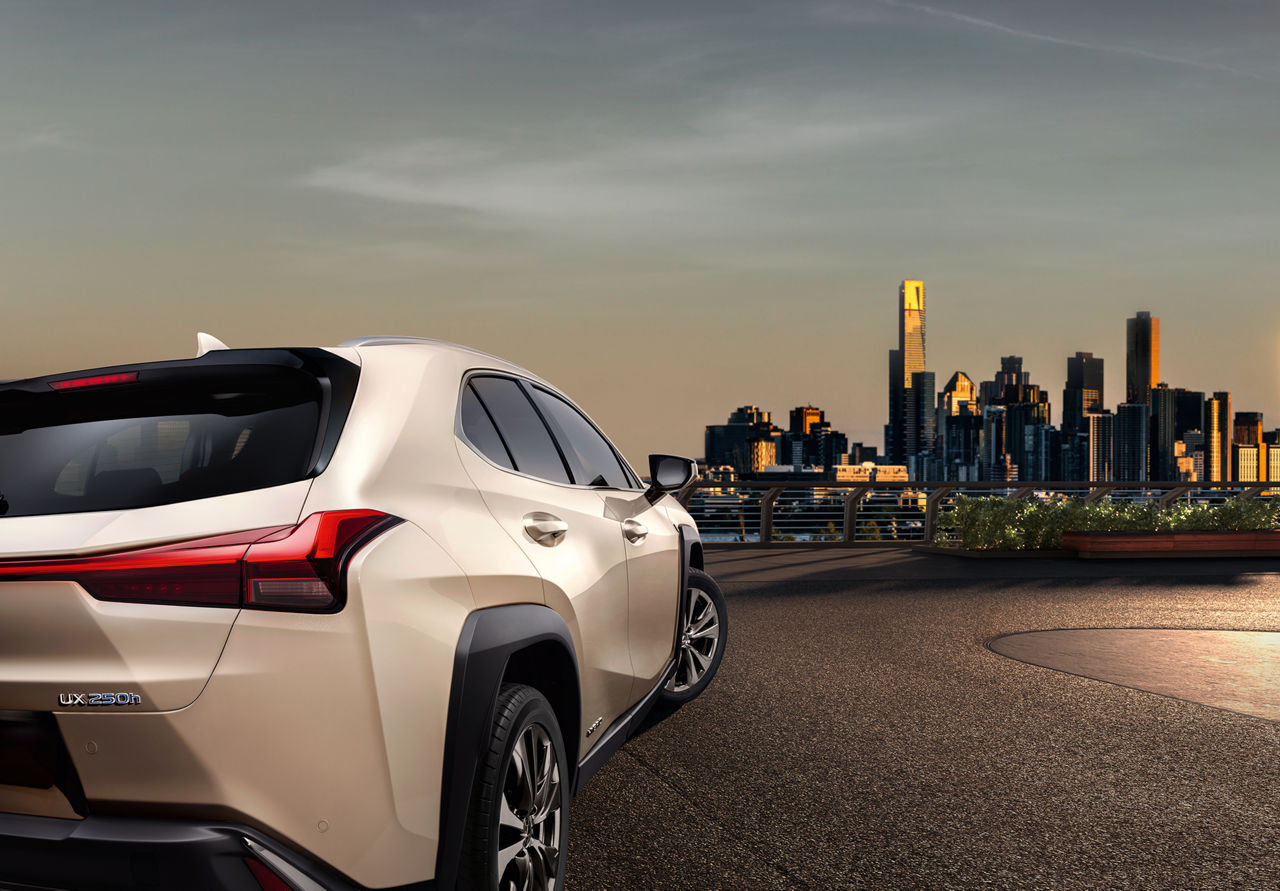 Lexus UX 09