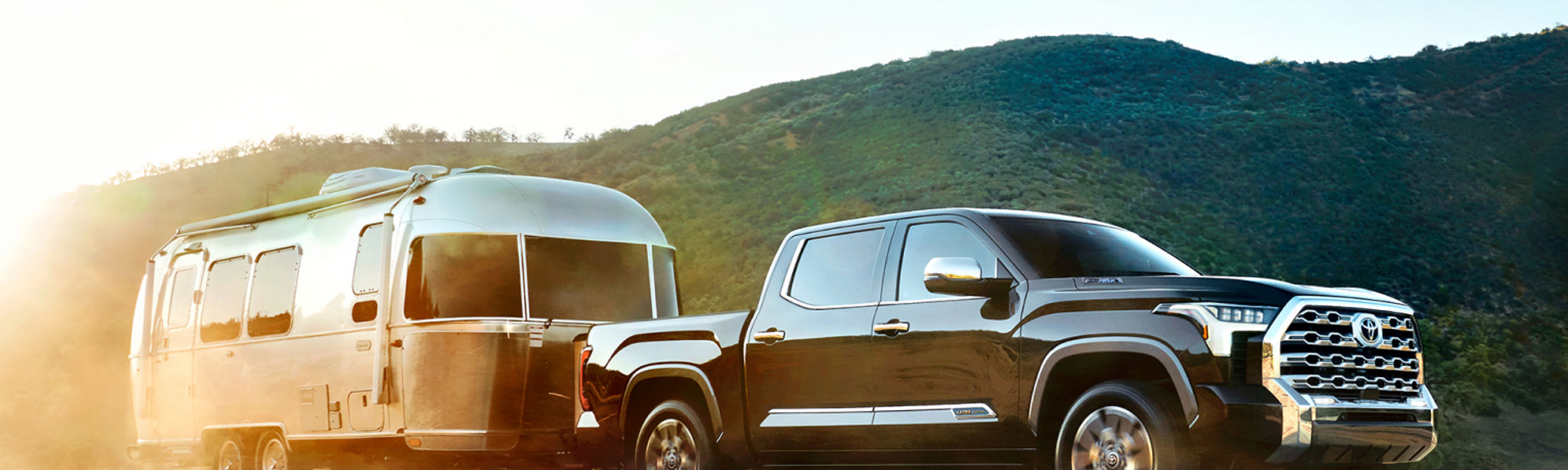 styleguide_toyota-2025-features-performance-tundra-hybrid-platinum-1794-magnetic-grey-metallic-towing-l