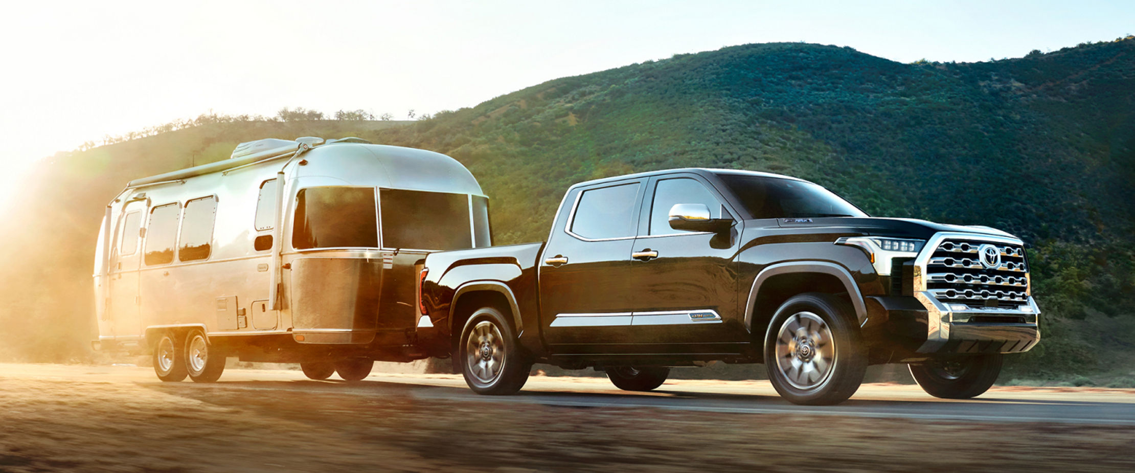 styleguide_toyota-2025-features-performance-tundra-hybrid-platinum-1794-magnetic-grey-metallic-towing-l