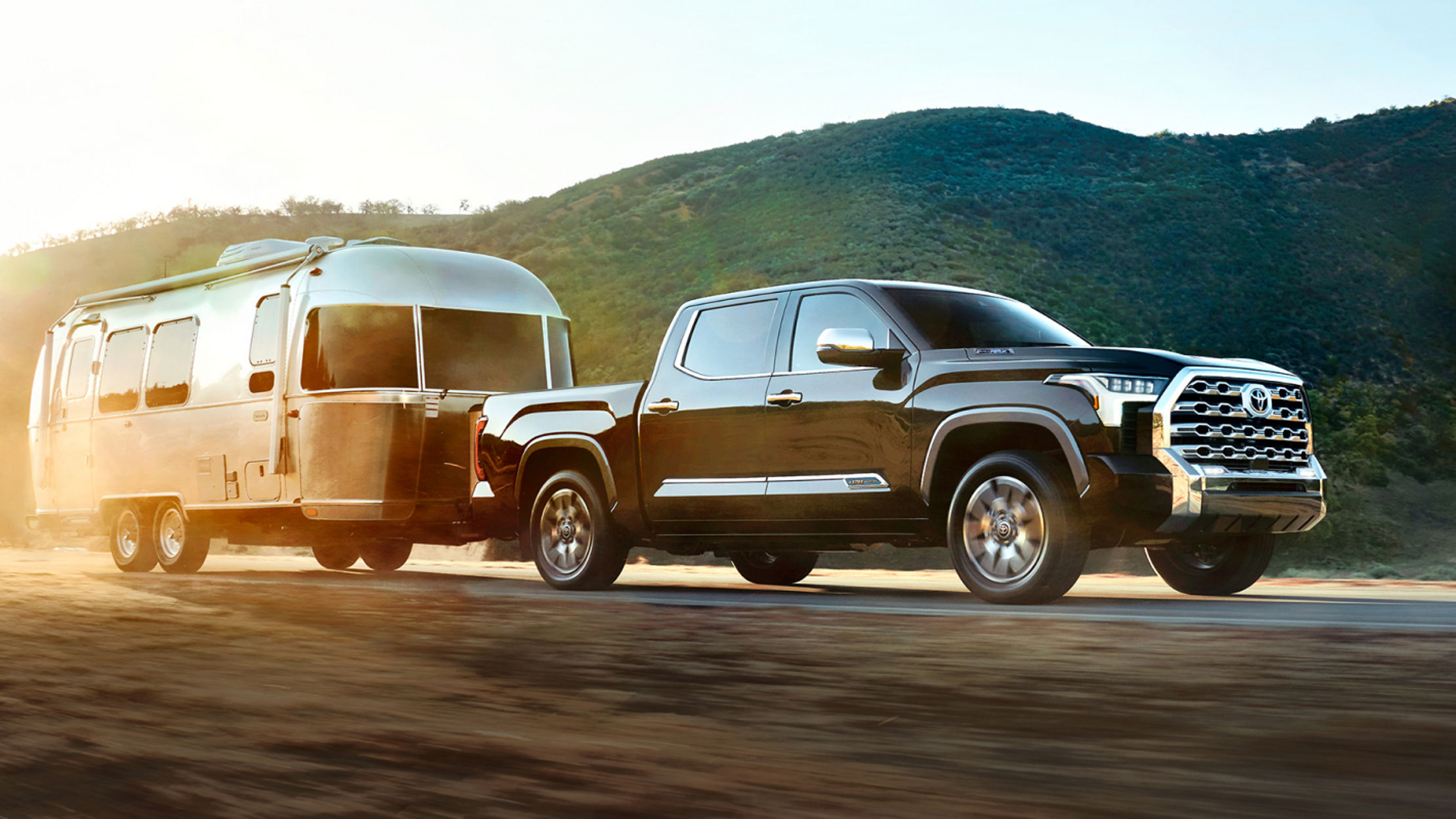 styleguide_toyota-2025-features-performance-tundra-hybrid-platinum-1794-magnetic-grey-metallic-towing-l