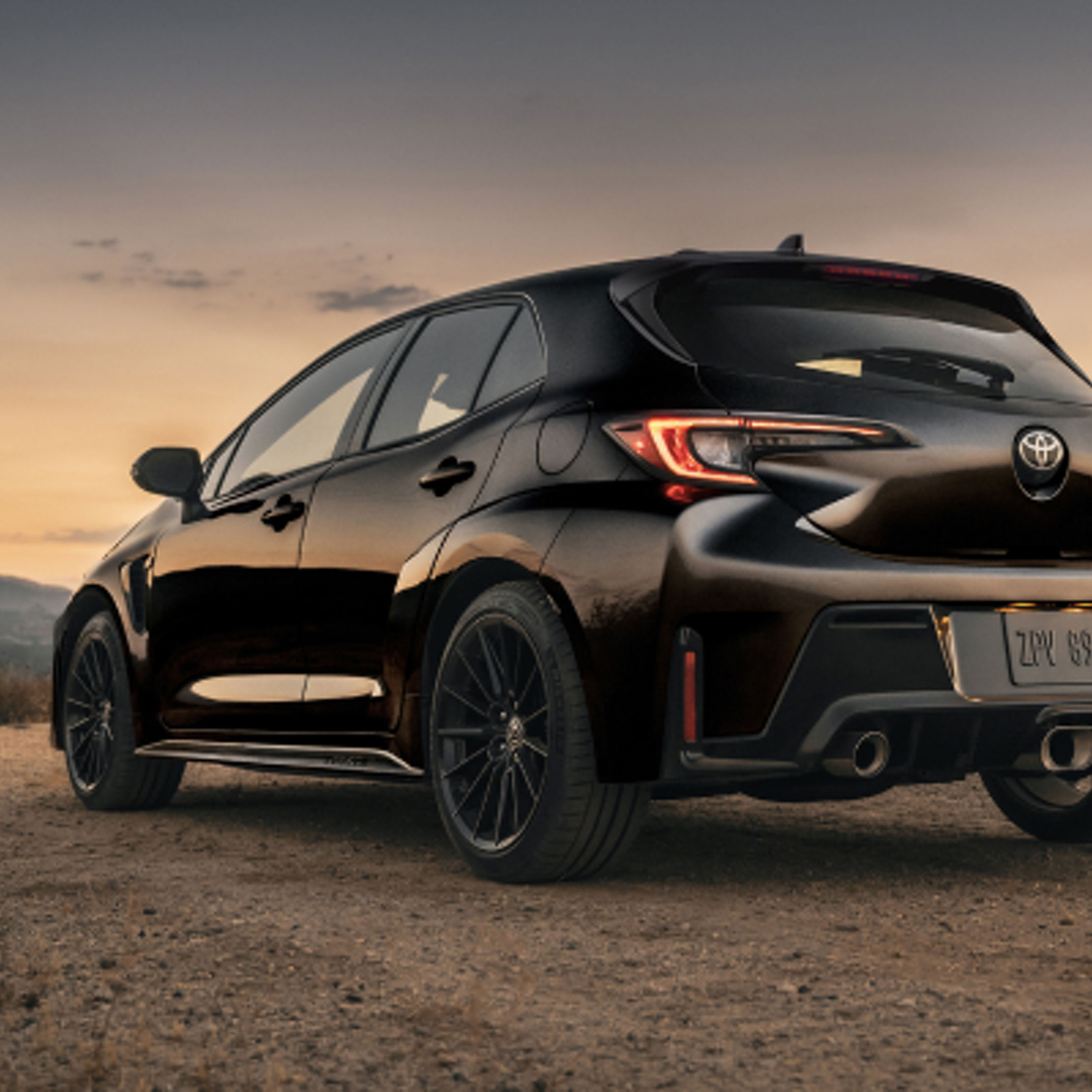 styleguide_toyota-2025-gr-corolla-core-exterior-black-side-rear-tile-l