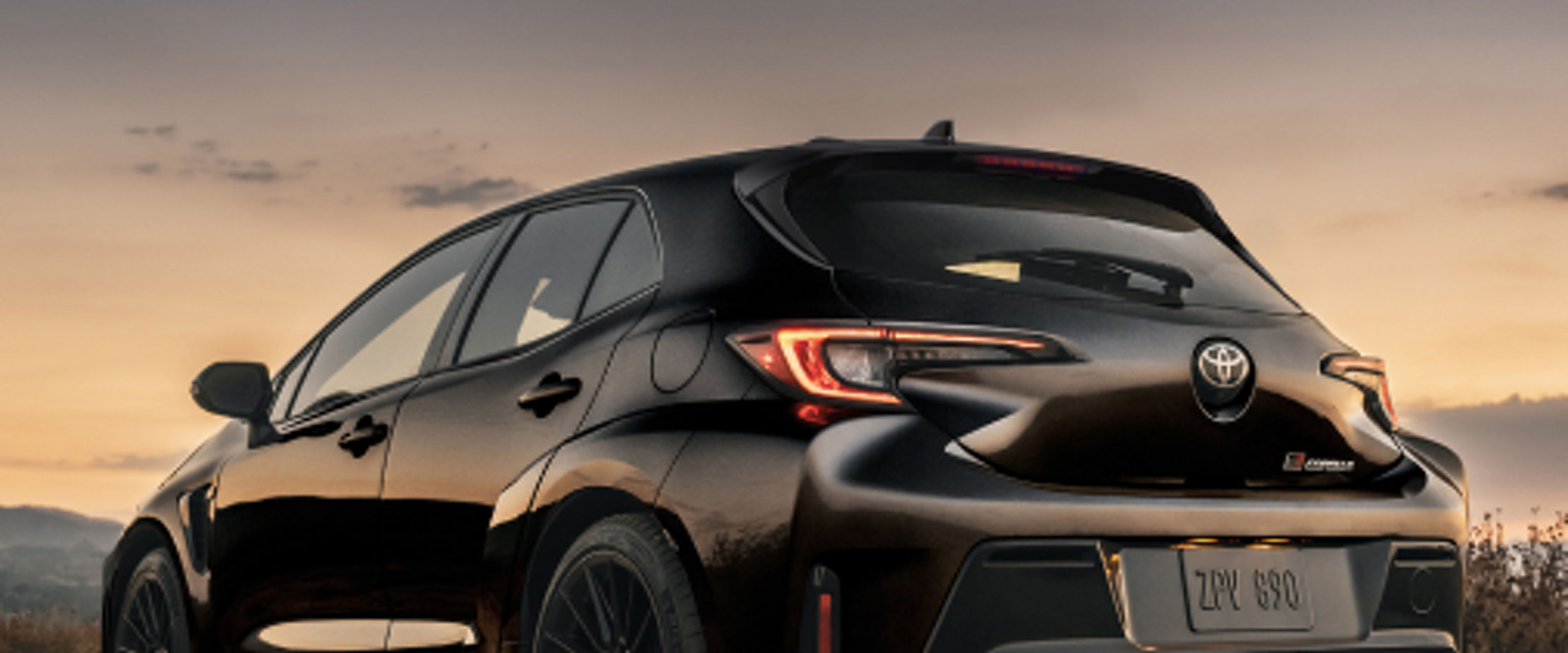 styleguide_toyota-2025-gr-corolla-core-exterior-black-side-rear-tile-l