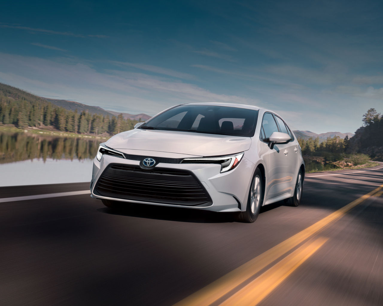 toyota-2025-corolla-hybrid-le-white-front-l