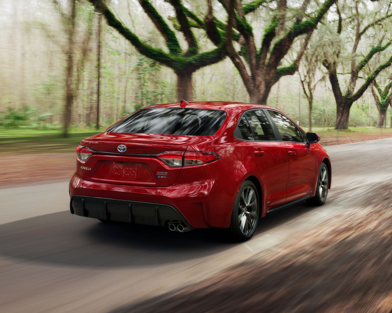 toyota-2025-corolla-hybrid-xse-ruby-flare-pearl-rear-l