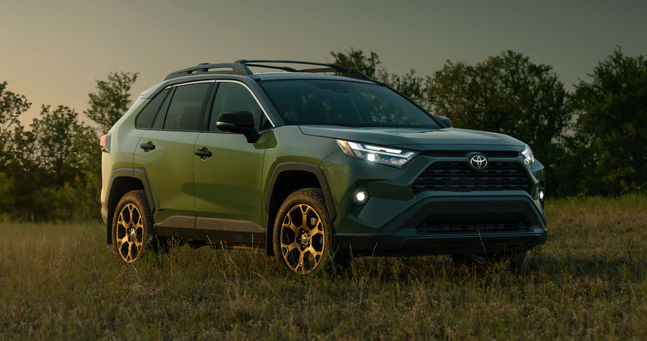 toyota-2025-features-design-rav4-hybrid-xle-woodland-army-green-black-roof-l