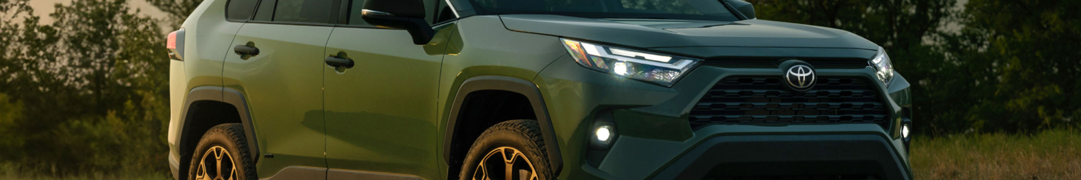 toyota-2025-features-design-rav4-hybrid-xle-woodland-army-green-black-roof-l