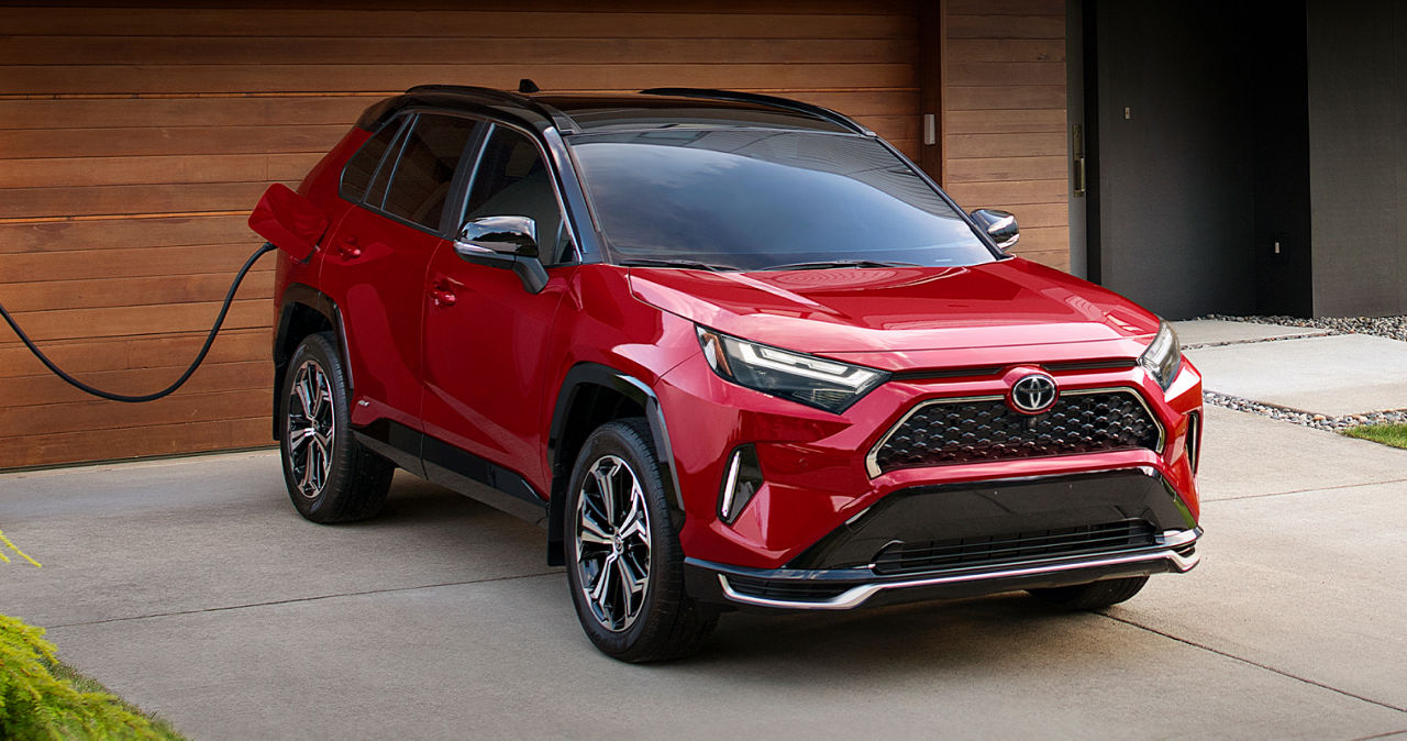 toyota-2025-features-design-rav4-plug-in-hybrid-xse-awd-supersonic-red-l-1