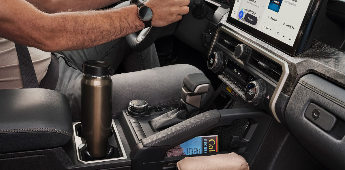 toyota-2025-features-design-tacoma-trd-sport-centre-console-l
