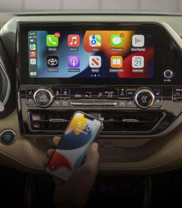 toyota-2025-features-technology-highlander-interior-apple-carplay-l