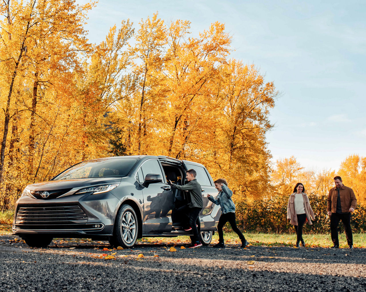 toyota-2025-sienna-limited-hybrid-magnetic-grey-metallic-l