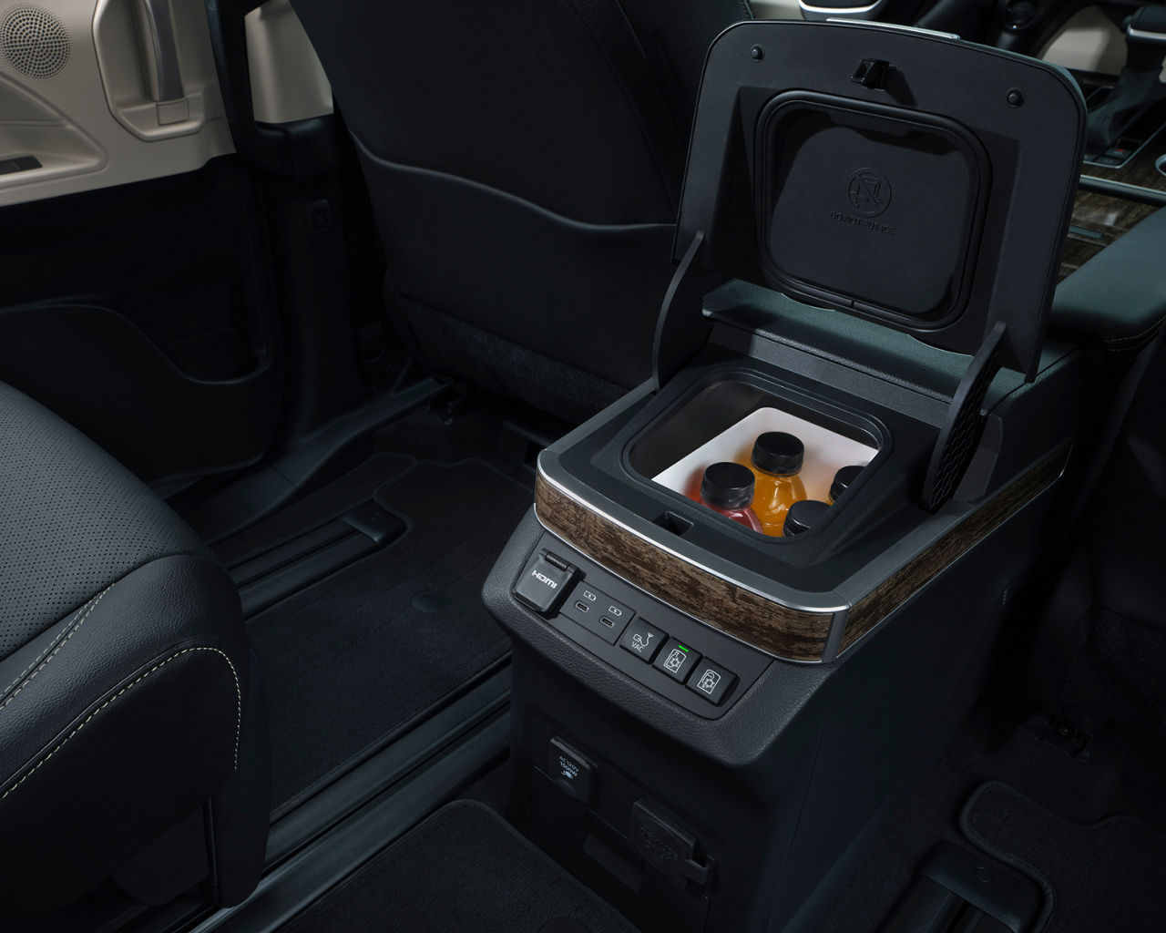 toyota-2025-sienna-platinum-fridgebox-l