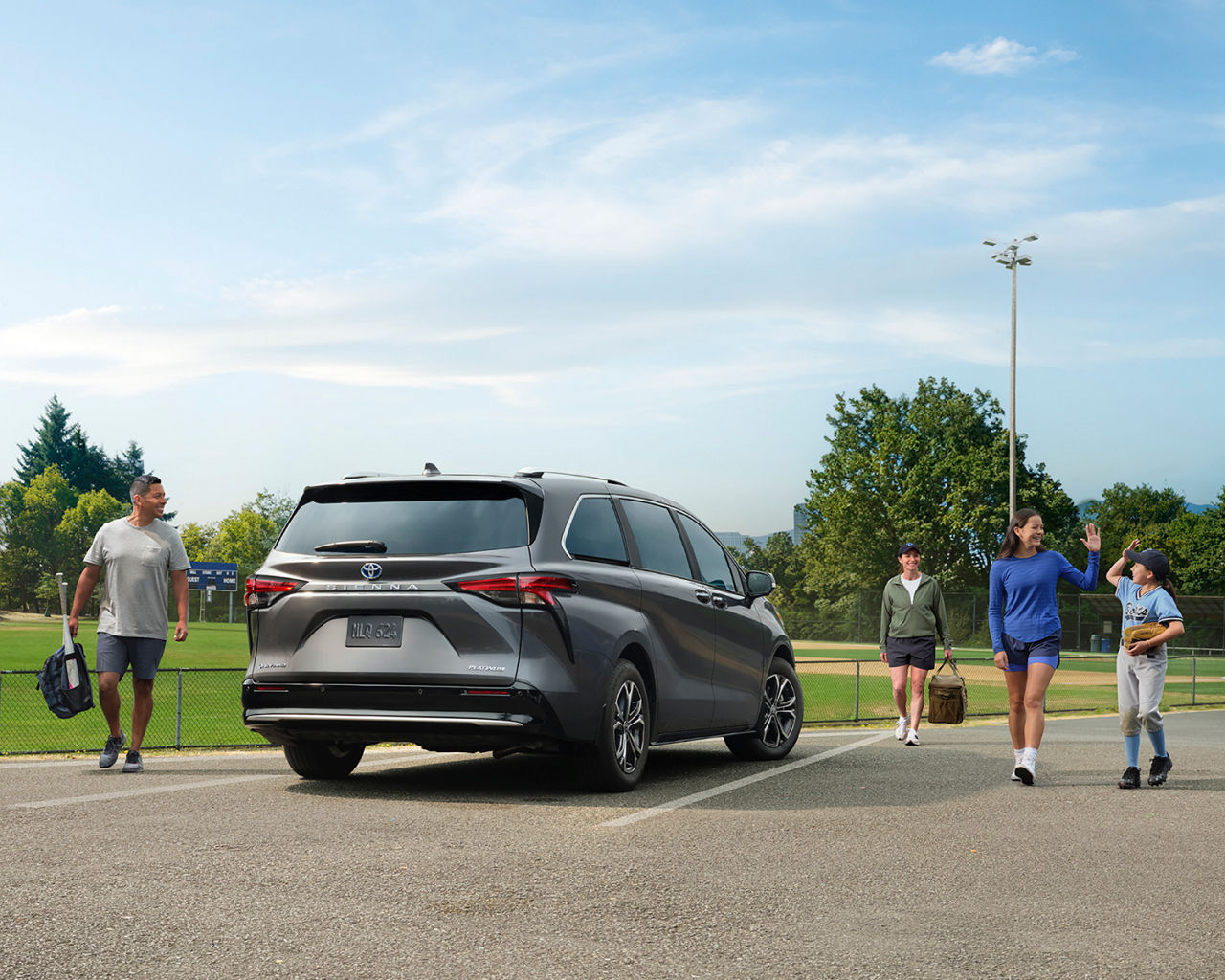 toyota-2025-sienna-platinum-magnetic-gray-metallic-l