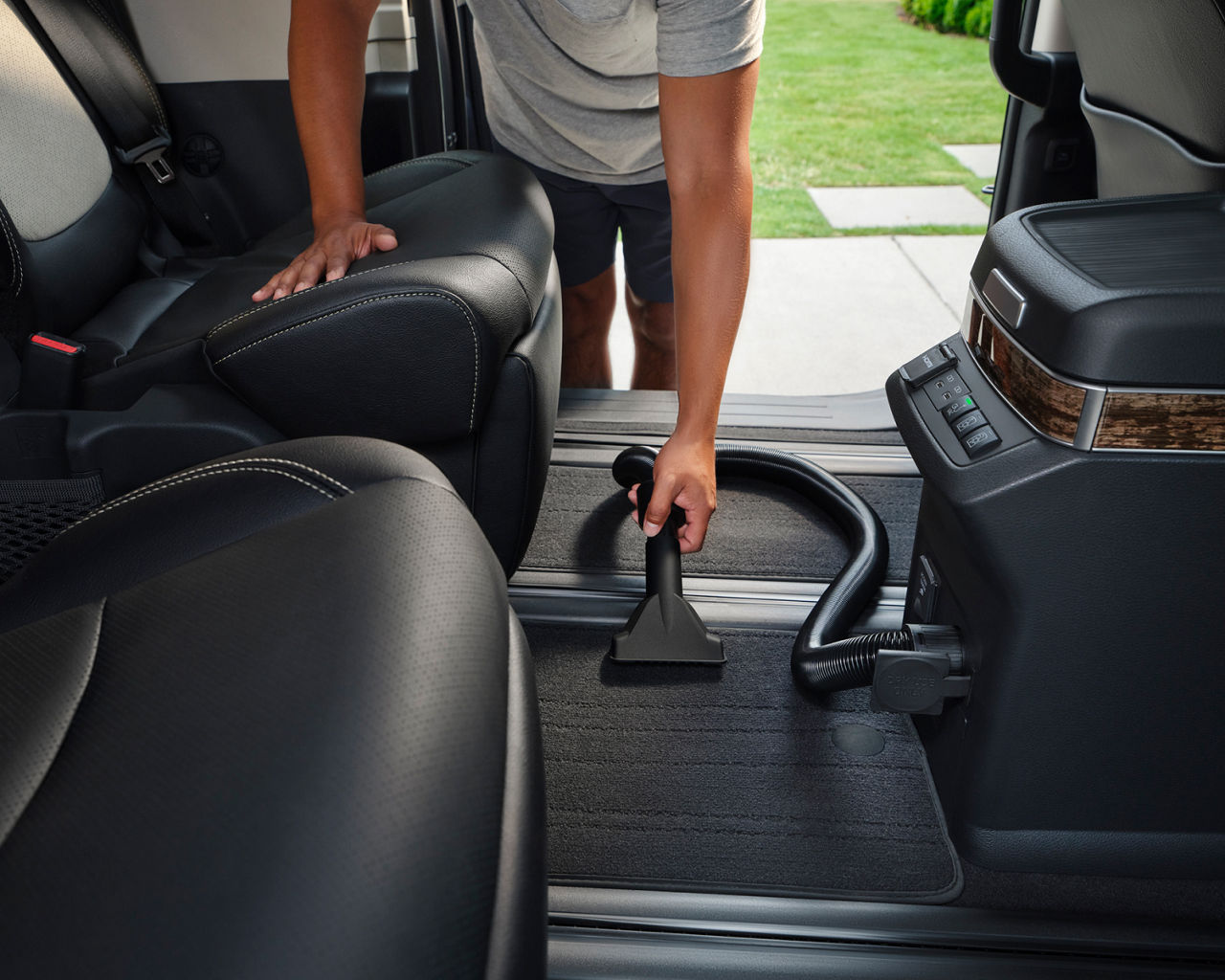 toyota-2025-sienna-platinum-vacuum-l