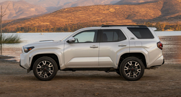 toyota-2026-features-design-4runner-trd-sport-wind-chill-pearl-classic-touches-p