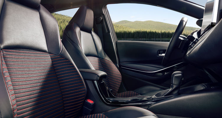 toyota-2026-features-design-8-way-power-corolla-hybrid-xse-awd-black-red-interior-l