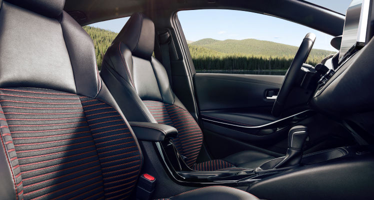 toyota-2026-features-design-8-way-power-corolla-hybrid-xse-awd-black-red-interior-p