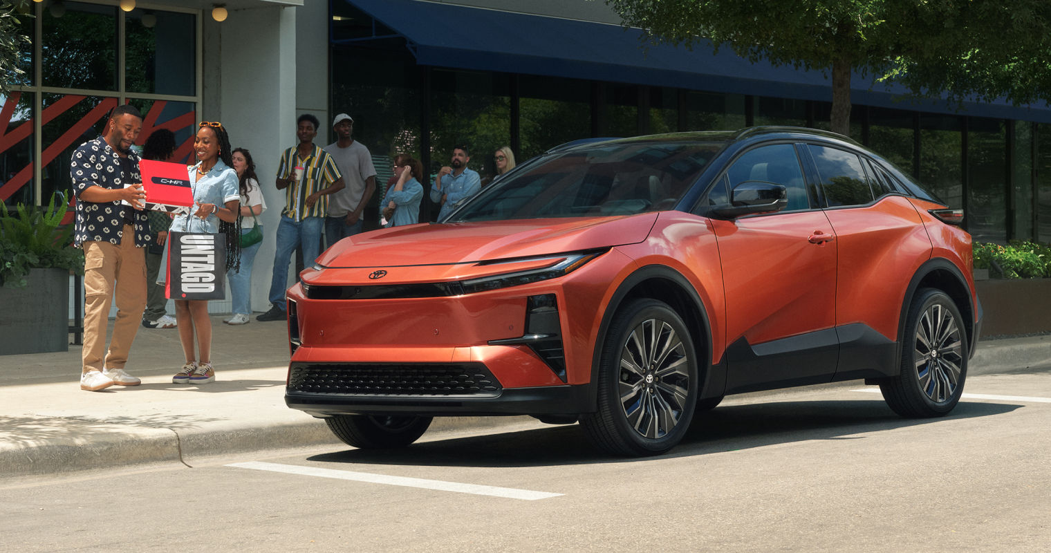 toyota-2026-features-design-c-hr-xse-premium-tandoori-midnight-black-metallic-roof-l