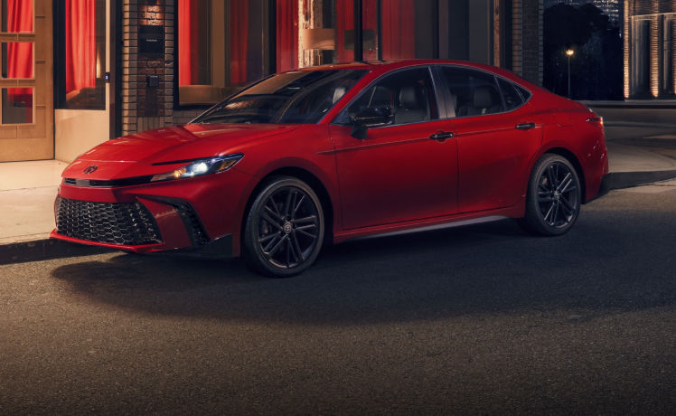 toyota-2026-features-design-camry-hybrid-se-upgrade-awd-nightshade-edition-supersonic-red-side-profile-p