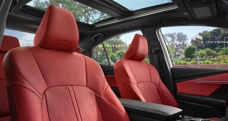 toyota-2026-features-design-camry-xse-cockpit-red-leather-panoramic-roof-p
