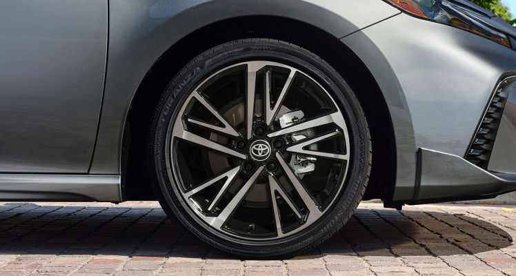toyota-2026-features-design-camry-xse-heavy-metal-wheels-p