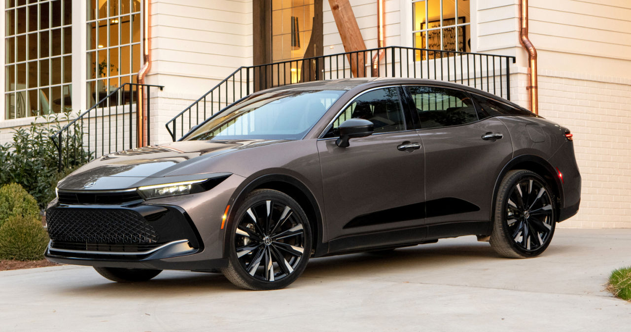 toyota-2026-features-design-crown-platinum-heavy-metal-l