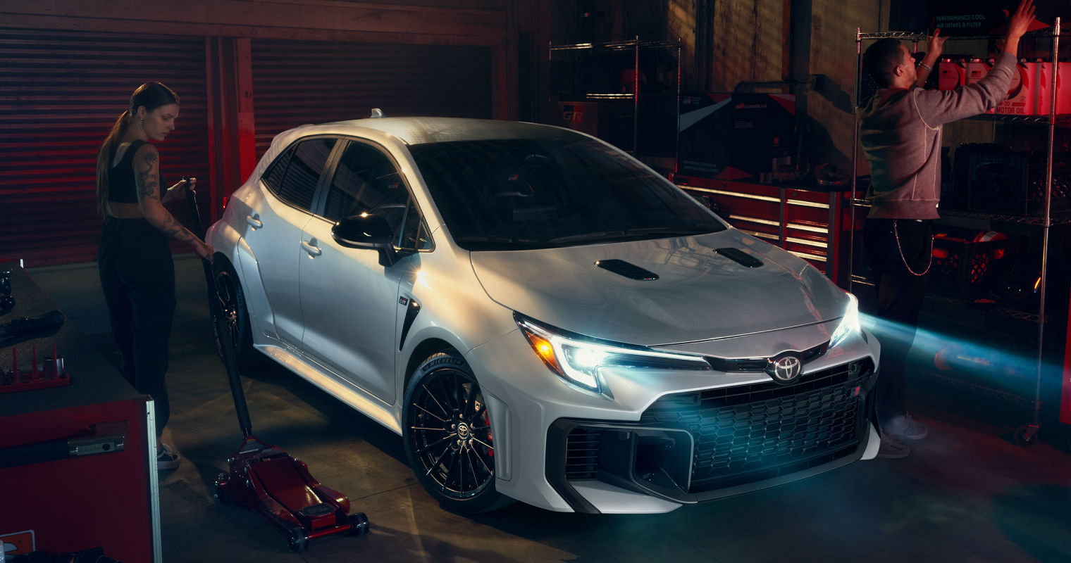 toyota-2026-features-design-gr-corolla-core-white-l