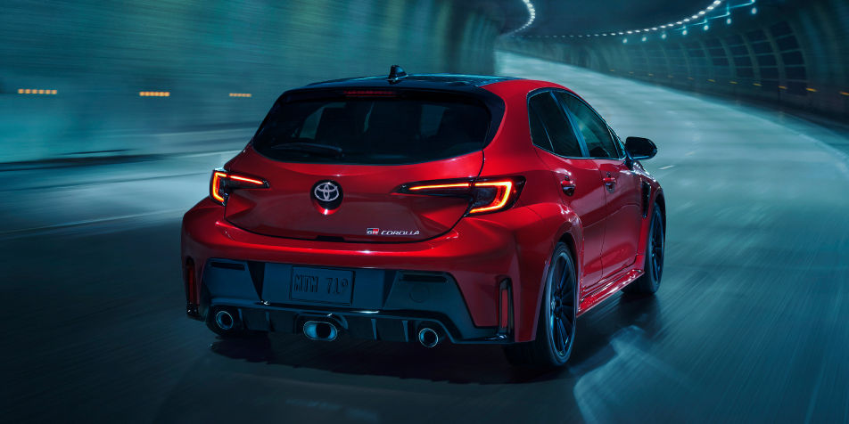 toyota-2026-features-design-gr-corolla-premium-at-supersonic-red-rear-s