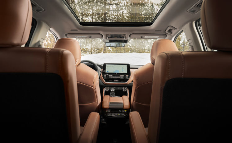 toyota-2026-features-design-grand-highlander-available-panormaic-roof-p
