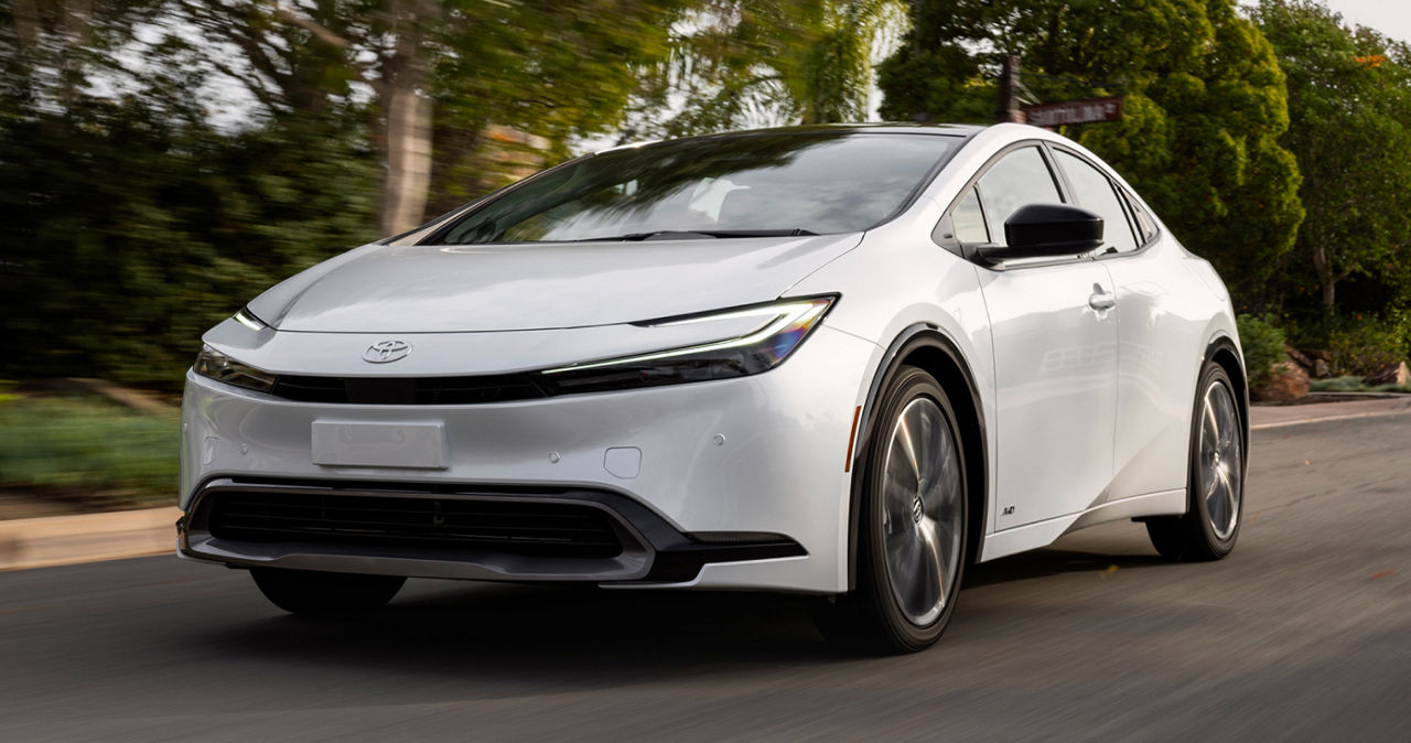 toyota-2026-features-design-hero-prius-limited-windchill-pearl-l