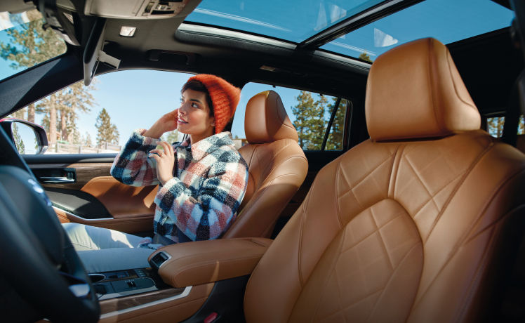 toyota-2026-features-design-highlander-hybrid-platinum-glazed-caramel-front-seats-p
