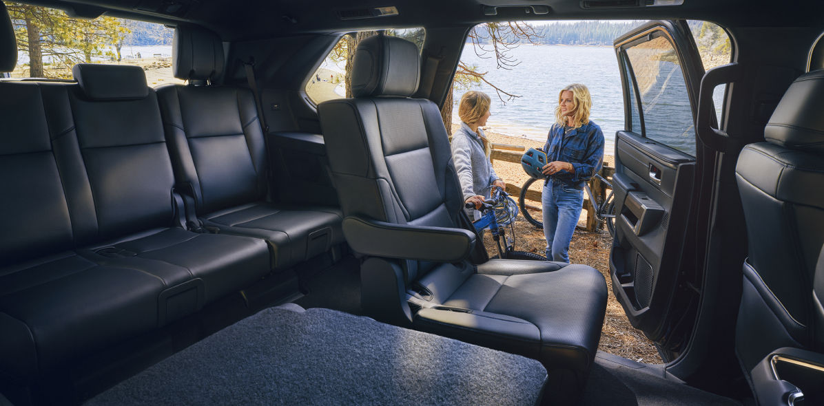 toyota-2026-features-design-sequoia-platinum-leather-black-seating-l