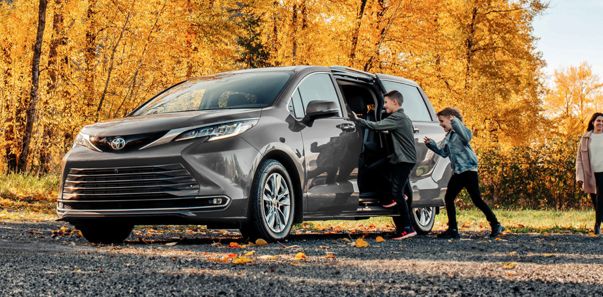 toyota-2026-features-design-sienna-limited-heavy-metal-sliding-door-l