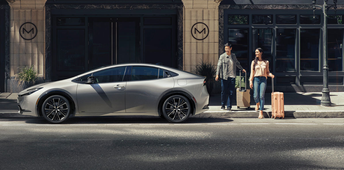 toyota-2026-features-design-silhouette-prius-limited-cutting-edge-silver-l