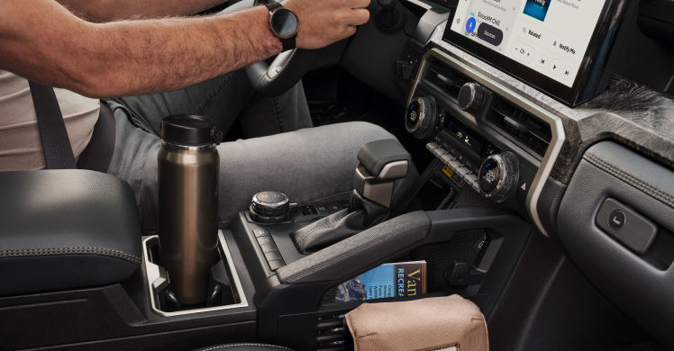 toyota-2026-features-design-tacoma-trd-sport-centre-console-p
