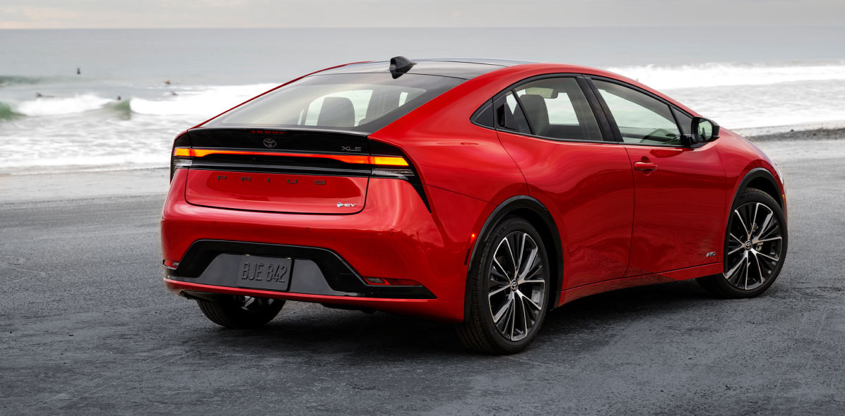 toyota-2026-features-design-wheels-prius-xle-supersonic-red-l