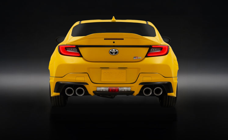 toyota-2026-features-gr86-yuzu-special-edition-mt-yuzu-yellow-rear-p
