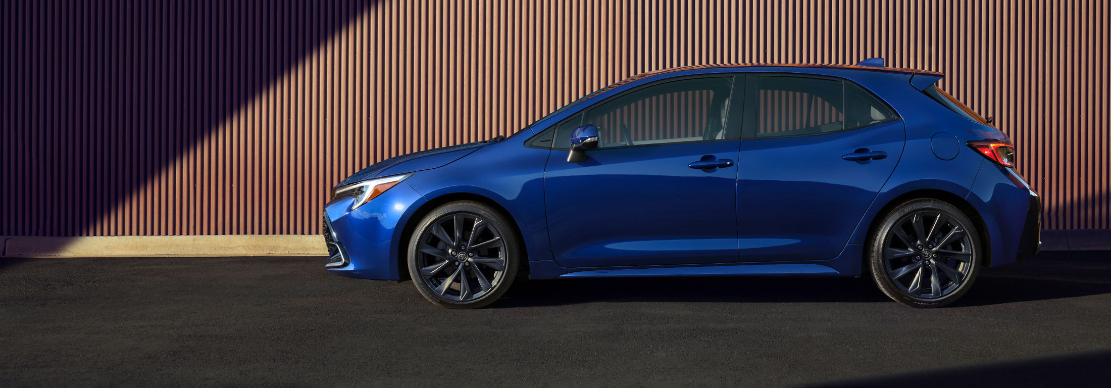 toyota-2026-features-hero-corolla-hatchback-xse-blue-crush-metallic-l