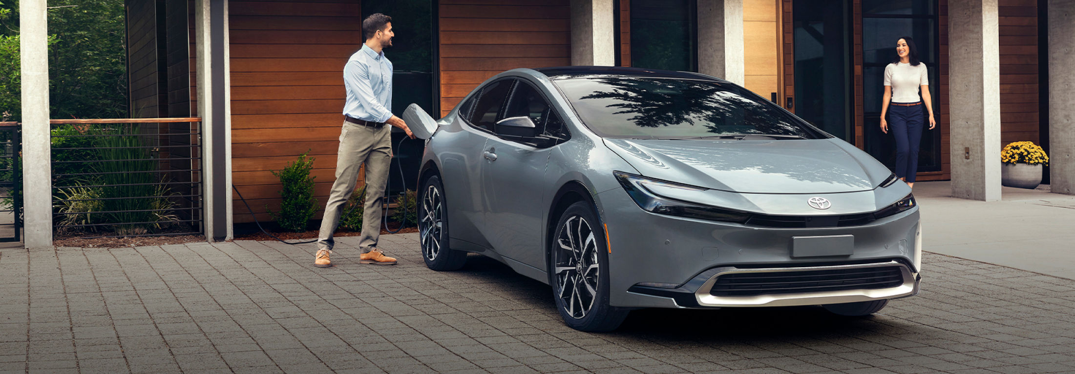 toyota-2026-features-hero-prius-plug-in-hybrid-xse-premium-guardian-grey-l