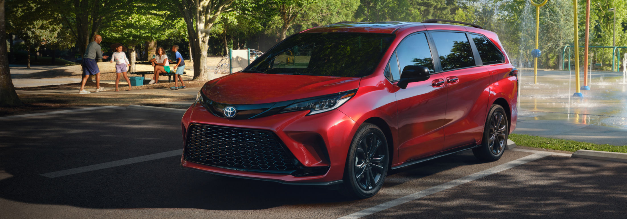 toyota-2026-features-hero-sienna-xse-awd-ruby-flare-pearl-l