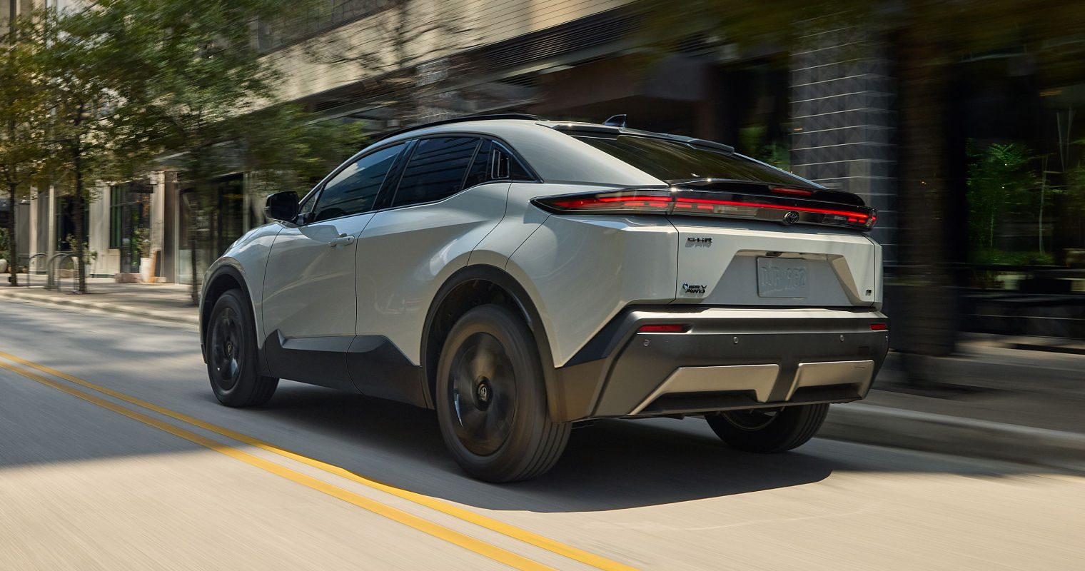 toyota-2026-features-performance-c-hr-se-cement-rear-l